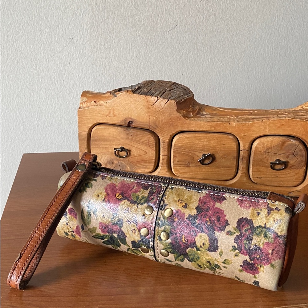 Patricia Nash Isla Oblong Floral Wristlet